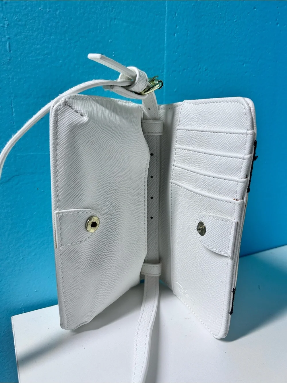 Danielle Nicole Disney Snow White Crossbody Purse / Wallet